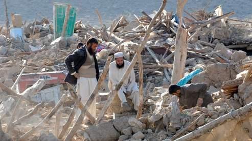 Au Pakistan, un séisme de magnitude 5.7 fait au moins 20 morts et 200 blessés.