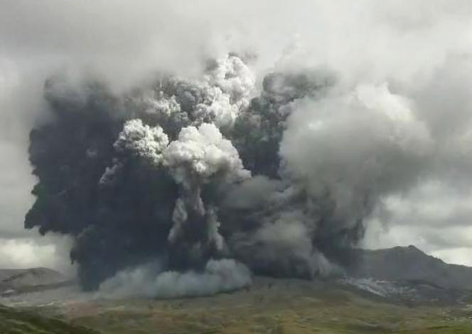 Japon: Le volcan Aso en éruption