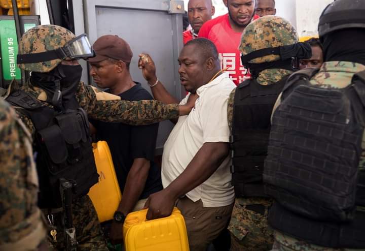 Haïti-Carburant: L’IGPNH dénonce les policiers qui s’adonnent à des actes abusifs dans les pompes à essence