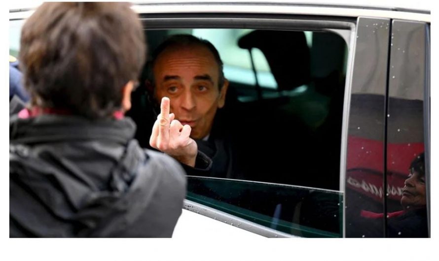 Eric Zemmour fait un doigt d’honneur à une passante à Marseille