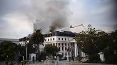 L’incendie déclaré au siège du Parlement de l’Afrique du Sud maîtrisé