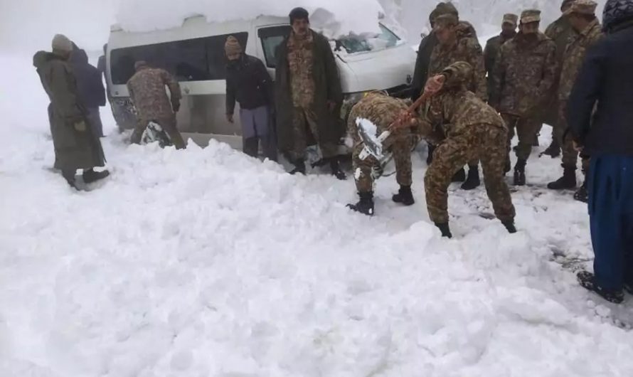 Pakistan : Au moins 21 morts coincés dans leurs véhicules par une tempête de neige