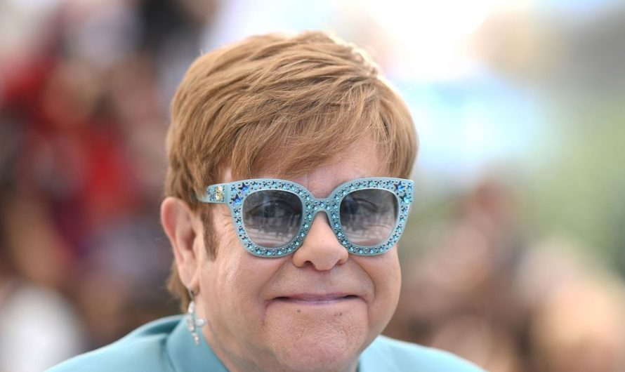 Elton John, le chanteur de 74 ans testé positif à la Covid