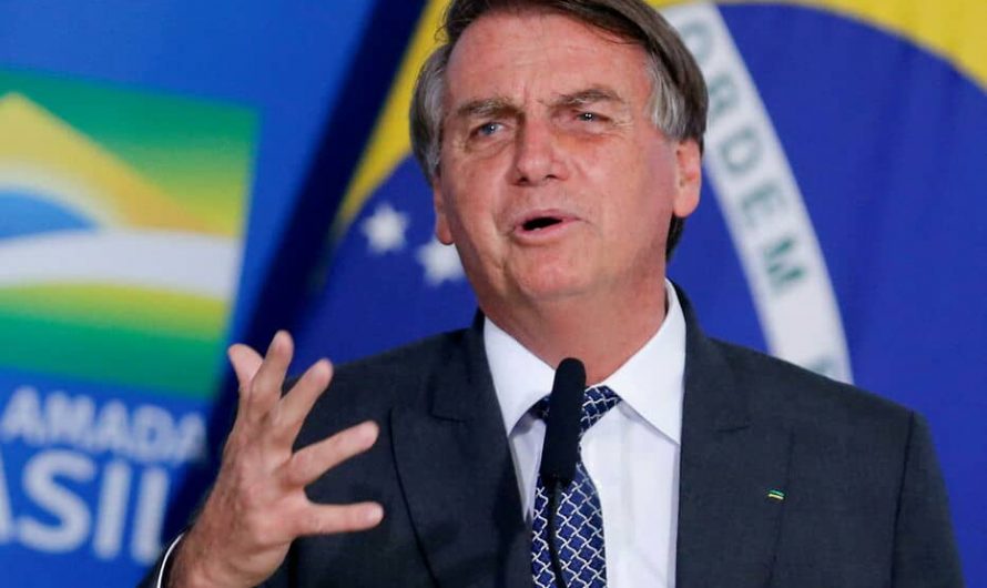 La Cour suprême met la pression sur Bolsonaro pour témoigner pour avoir divulgué des données secrètes