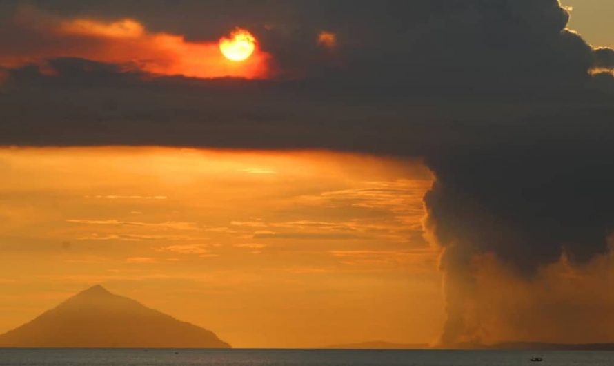 Indonésie : Le volcan Anak Krakatoa entre en éruption