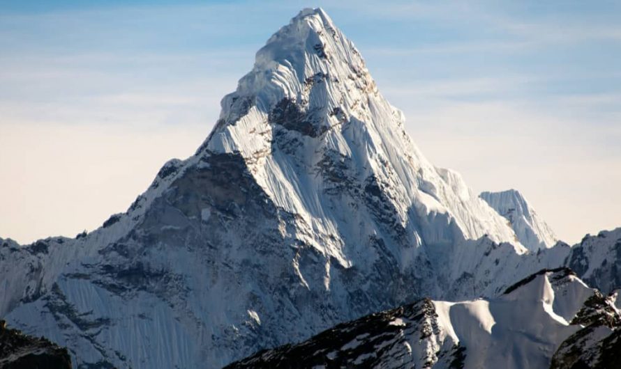 La plus haute station météo du monde installée sur le mont Everest