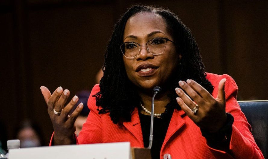 Ketanji Brown Jackson a été choisie par le président américain Joe Biden pour devenir la première femme noire à siéger à la Cour suprême