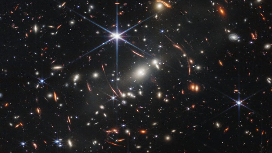 Voici la somptueuse première image de l’Univers prise par le télescope James Webb