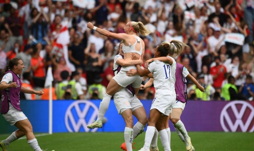 L’équipe d’Angleterre de football féminin remporte l’Euro après sa victoire (2-1)  face à l’Allemagne