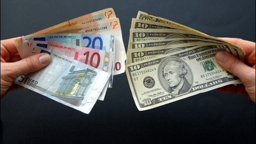 La monnaie unique européenne est au plus bas face à sa grande concurrente, le dollar. 